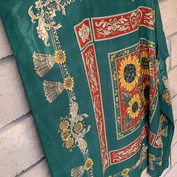 Hermès - Forest Green Silk Sunflower Scarf - Picture 13 of 16